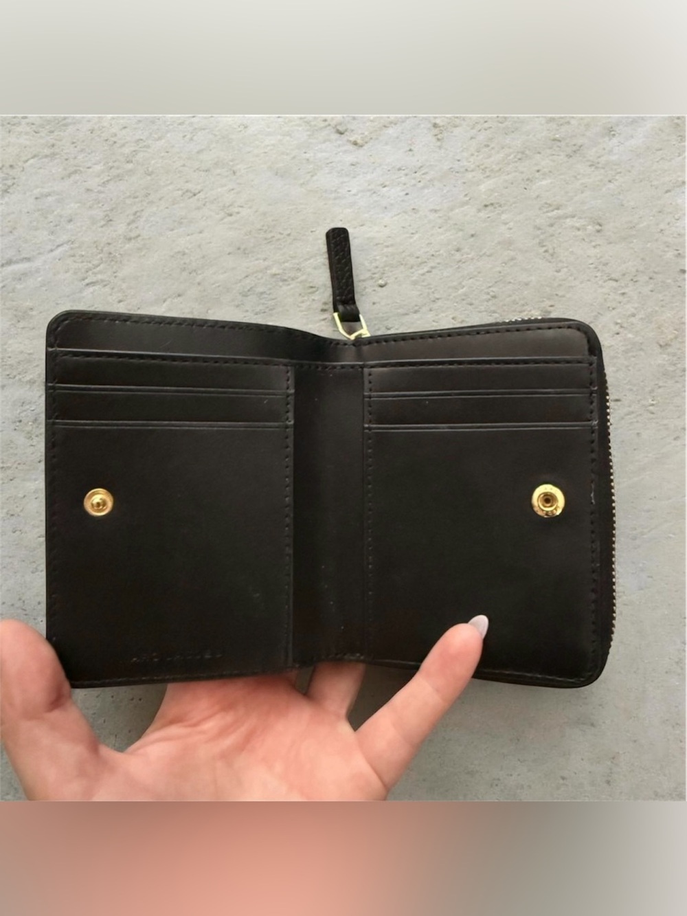 Marc Jacobs The Leather Mini Compact Wallet in black. - Picture 4 of 4